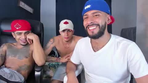 Snapshot of dcollins_ chatting on 10.18.25 dcollins_ online show from 10.18.25