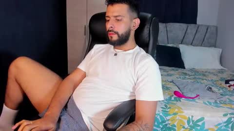 Snapshot of dcollins_ chatting on 10.25.25 dcollins_ online show from 10.25.25