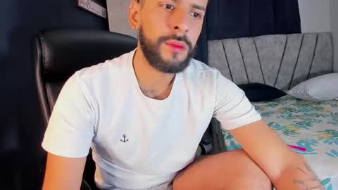 Snapshot of dcollins_ chatting on 10.27.25 dcollins_ online show from 10.27.25