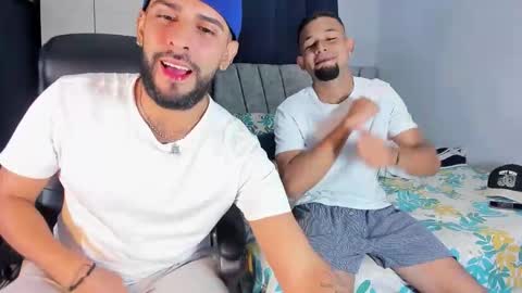 Snapshot of dcollins_ chatting on 11.04.25 dcollins_ online show from 11.04.25