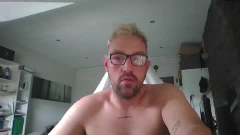 Snapshot of deanodick18x6 chatting on 05.18.26 dexxxn. online show from 05.18.26