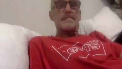 Snapshot of deanofflove221000 chatting on 11.05.25 deanofflove221000 online show from 11.05.25