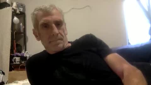 Snapshot of deanofflove221000 chatting on 11.15.25 deanofflove221000 online show from 11.15.25