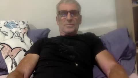 Snapshot of deanofflove221000 chatting on 11.16.25 deanofflove221000 online show from 11.16.25