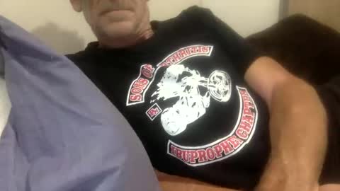 Snapshot of deanofflove221000 chatting on 11.18.25 deanofflove221000 online show from 11.18.25