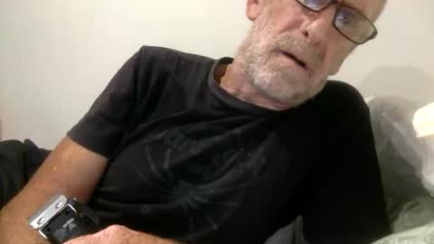 Snapshot of deanofflove221000 chatting on 12.17.25 deanofflove221000 online show from 12.17.25