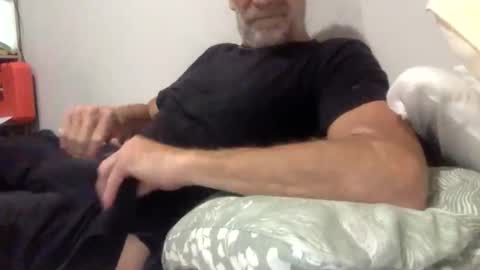 Snapshot of deanofflove221000 chatting on 12.18.25 deanofflove221000 online show from 12.18.25