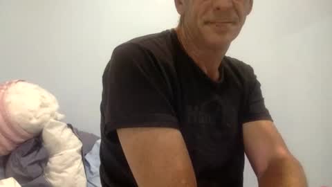 Snapshot of deanofflove221000 chatting on 12.20.25 deanofflove221000 online show from 12.20.25