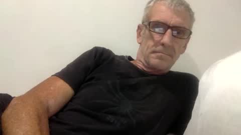 Snapshot of deanofflove221000 chatting on 12.21.25 deanofflove221000 online show from 12.21.25