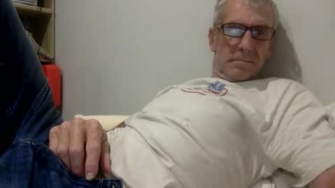 Snapshot of deanofflove221000 chatting on 12.22.25 deanofflove221000 online show from 12.22.25