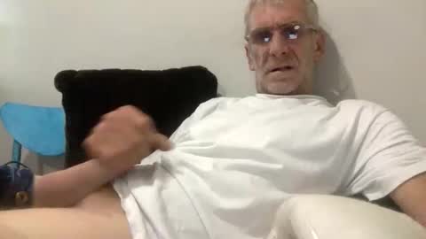 Snapshot of deanofflove221000 chatting on 02.24.26 deanofflove221000 online show from 02.24.26