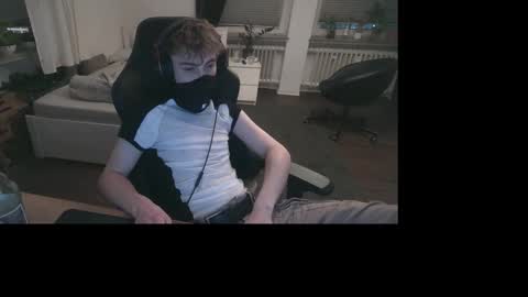 Snapshot of deanparkerx chatting on 10.28.25 Dean online show from 10.28.25