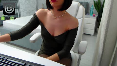 Snapshot of dear_ellisse chatting on 12.20.24 Elly online show from 12.20.24