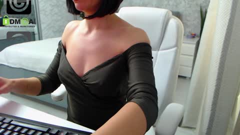 Snapshot of dear_ellisse chatting on 01.07.25 Elly online show from 01.07.25