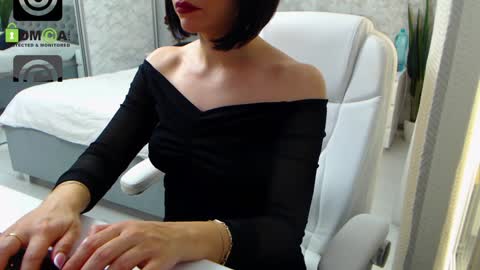 Snapshot of dear_ellisse chatting on 01.11.25 Elly online show from 01.11.25