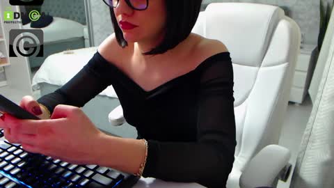 Snapshot of dear_ellisse chatting on 01.22.25 Elly online show from 01.22.25