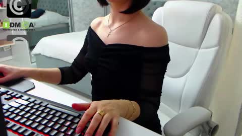 Snapshot of dear_ellisse chatting on 02.16.25 Elly online show from 02.16.25