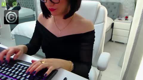 Snapshot of dear_ellisse chatting on 02.26.25 Elly online show from 02.26.25