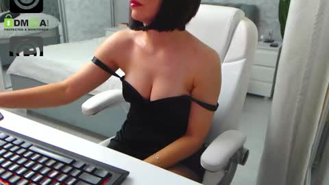 Snapshot of dear_ellisse chatting on 09.17.25 Elly online show from 09.17.25