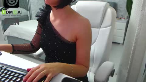 Snapshot of dear_ellisse chatting on 10.07.25 Elly online show from 10.07.25