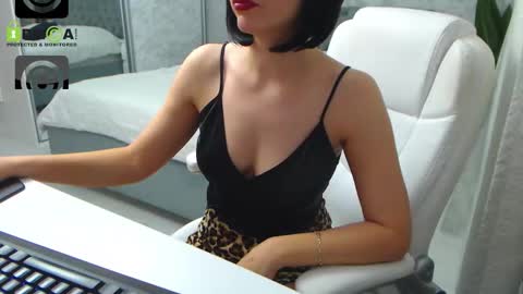 Snapshot of dear_ellisse chatting on 10.09.25 Elly online show from 10.09.25