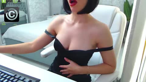 Snapshot of dear_ellisse chatting on 10.16.25 Elly online show from 10.16.25