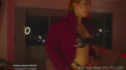 Snapshot of dearnina chatting on 02.11.25 NINA 30OFF online show from 02.11.25