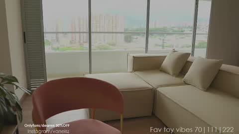 Snapshot of dearnina chatting on 02.11.25 NINA 30OFF online show from 02.11.25