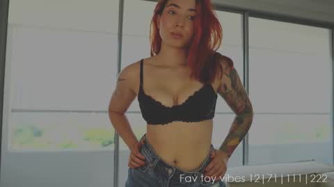 Snapshot of dearnina chatting on 10.09.25 NINA 30OFF online show from 10.09.25