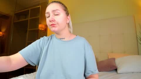 Debbie Mon Tue Fri Sun Sat GMT 3 1000am - 0400pm  online show from 10.08.25