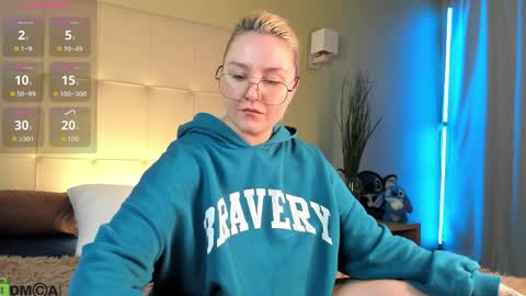 Debbie Mon Tue Fri Sun Sat GMT 3 1000am - 0400pm  online show from 04.08.26