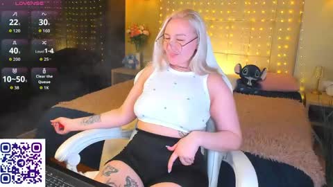 Snapshot of debbie_taylor chatting on 05.10.26 Debbie Mon Tue Fri Sun Sat GMT 3 1000am - 0400pm online show from 05.10.26