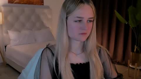 Debora online show from 10.15.25