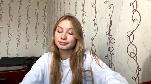 Snapshot of dededantonio chatting on 10.09.25 Nika online show from 10.09.25