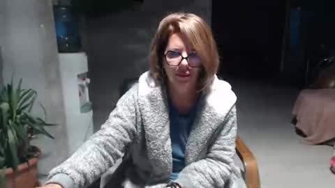 hi guys i m a cute milf i m here for good time and nice people pls be respectfool and enjoy me online show from 09.12.25