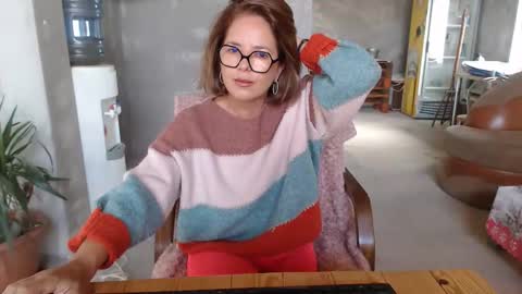 hi guys i m a cute milf i m here for good time and nice people pls be respectfool and enjoy me online show from 09.17.25