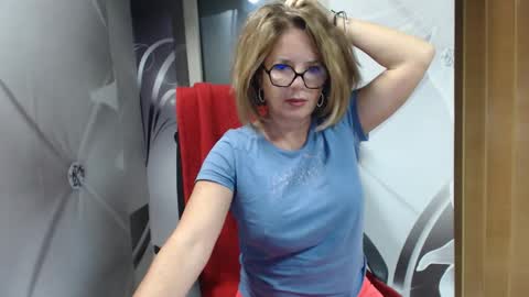 Snapshot of deepintoyourmind chatting on 10.27.25 hi guys i m a cute milf i m here for good time and nice people pls be respectfool and enjoy me online show from 10.27.25