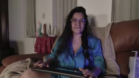 Snapshot of deesseluxure_ chatting on 10.02.25 Andre online show from 10.02.25