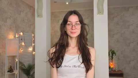 Snapshot of defeded_lovee chatting on 10.04.25 Amy online show from 10.04.25