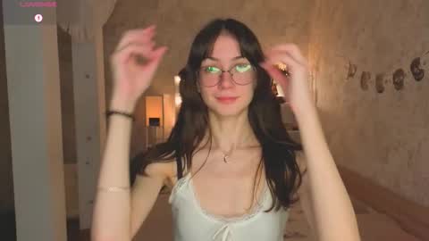 Snapshot of defeded_lovee chatting on 11.02.25 Amy online show from 11.02.25