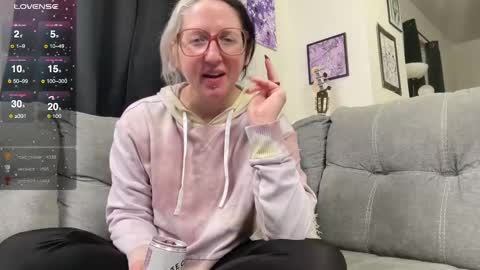 Snapshot of degeneratealiceof chatting on 10.23.25 degeneratealiceof online show from 10.23.25