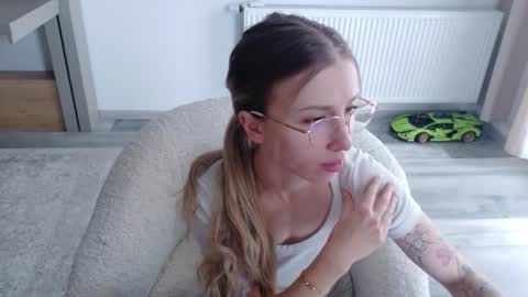 Snapshot of deidi_sweet chatting on 02.10.26 Di online show from 02.10.26