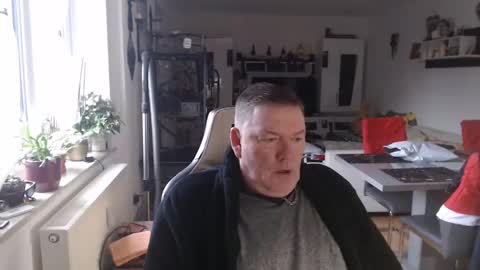 Snapshot of deinprinz2312 chatting on 01.01.25 deinprinz2312 online show from 01.01.25