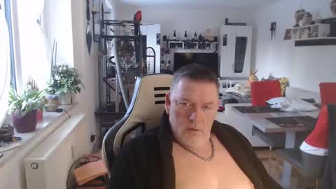 Snapshot of deinprinz2312 chatting on 01.04.25 deinprinz2312 online show from 01.04.25