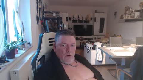 Snapshot of deinprinz2312 chatting on 01.10.25 deinprinz2312 online show from 01.10.25