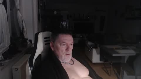 Snapshot of deinprinz2312 chatting on 01.19.25 deinprinz2312 online show from 01.19.25