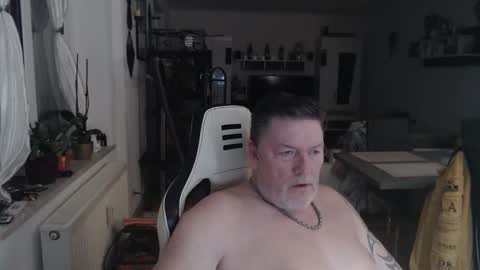 Snapshot of deinprinz2312 chatting on 02.10.25 deinprinz2312 online show from 02.10.25