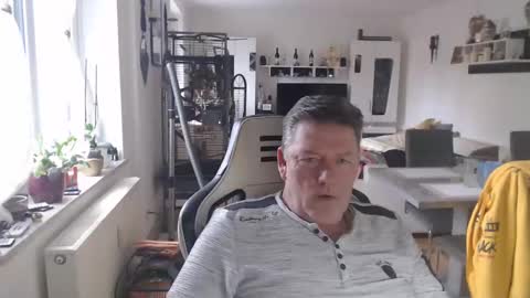 Snapshot of deinprinz2312 chatting on 02.13.25 deinprinz2312 online show from 02.13.25