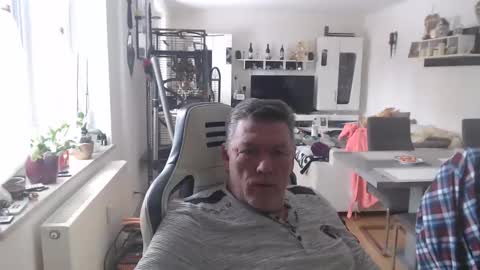 Snapshot of deinprinz2312 chatting on 02.14.25 deinprinz2312 online show from 02.14.25