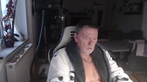 Snapshot of deinprinz2312 chatting on 10.16.25 deinprinz2312 online show from 10.16.25